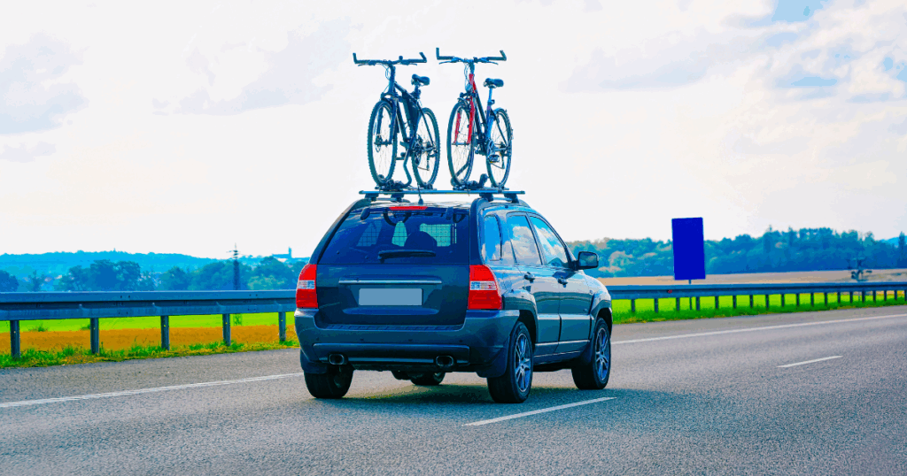 R1Centrum Bratislava – strešný nosič na bezpečnú prepravu bicyklov počas výletov a dovoleniek autom