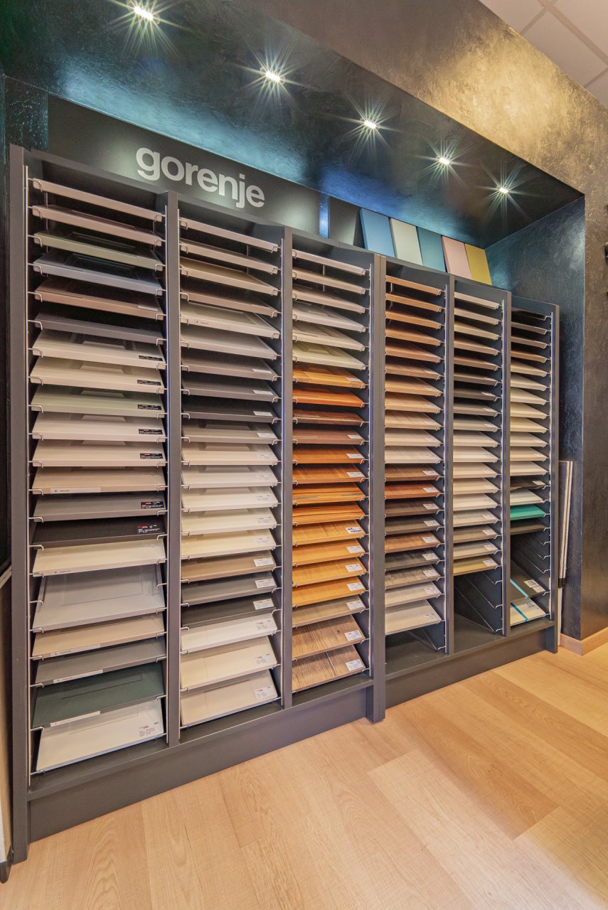 R1Centrum Bratislava centrum bývania - Gorenje vzorky materiálov, dekory kuchynských dvierok, pracovné dosky a farebné prevedenia kuchýň