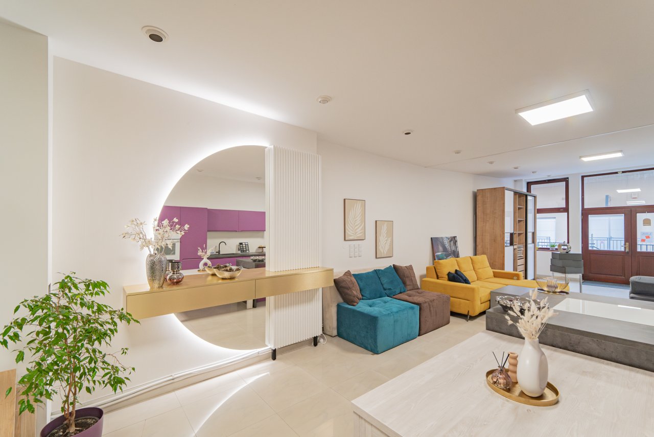 R1Centrum Bratislava centrum bývania - LBK Interiér obývacia zostava, sedačka, kreslá, konferenčný stolík, nábytok na mieru a moderný interiér