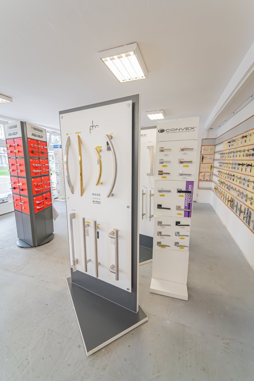 R1Centrum Bratislava centrum bývania - Metalia kovania, zámky, bezpečnostné systémy, kľučky, doplnky na dvere a technické riešenia pre interiér