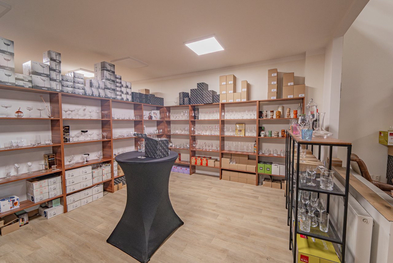R1Centrum Bratislava centrum bývania - NOMY barmanské potreby, gastro sklo, poháre, porcelán, príbory, barový inventár a vybavenie pre prevádzky