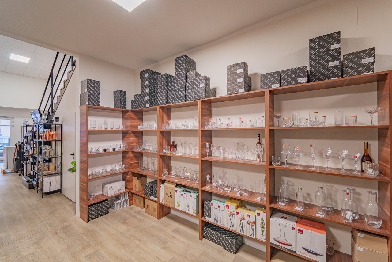 R1Centrum Bratislava centrum bývania - NOMY poháre, gastro vybavenie, sklenený sortiment, barové potreby a doplnky pre reštaurácie
