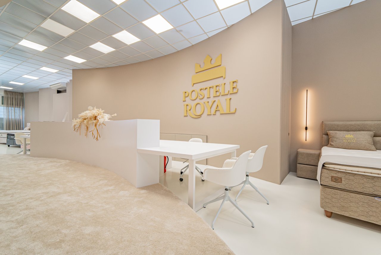 R1Centrum Bratislava centrum bývania - Postele Royal showroom, spálňový nábytok, recepčný pult, postele, nočné stolíky a komody
