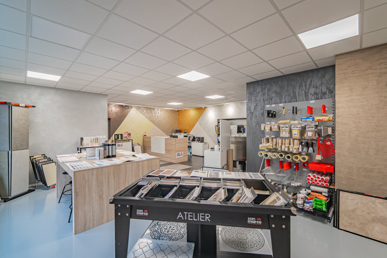 R1Centrum Bratislava centrum bývania - Profipaint San Marco farby, maliarske potreby, nátery, vzorkovníky, dekoratívne stierky a interiérové riešenia