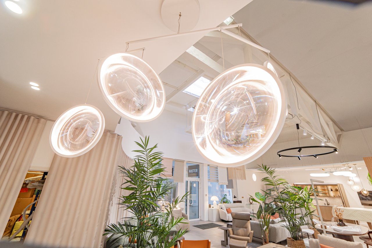 R1Centrum Bratislava centrum bývania - Raster osvetlenie, interiérové svietidlá, LED technológie, závesné lampy a dizajnové svetelné riešenia