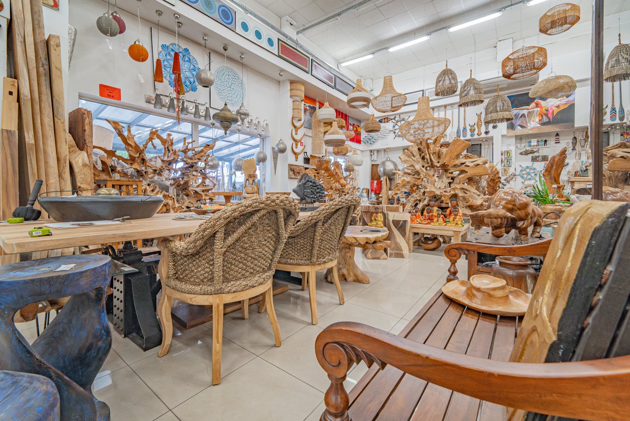 R1Centrum Bratislava centrum bývania - TEAK & ART záhradný a interiérový nábytok, drevené stoly, kreslá, lavice, dekorácie a doplnky z masívu