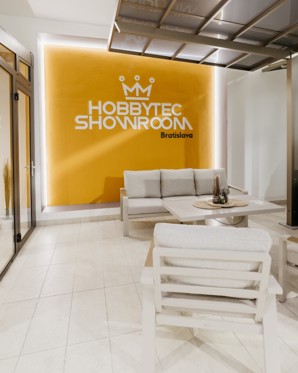 R1Centrum Bratislava centrum bývania - HOBBYTEC Slovensko záhradné riešenia, pergoly, prístrešky, zimné záhrady a moderný showroom